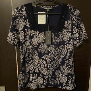 ローラアシュレイ(LAURA ASHLEY)のローラアシュレイ　トップス　新品未使用(Tシャツ(半袖/袖なし))