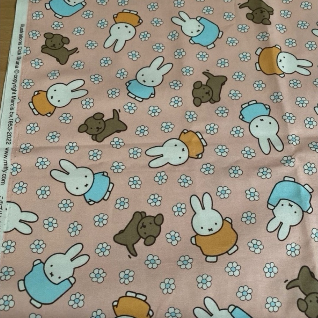 ★◉オックス生地　1m×巾50cm ミッフィー　ピンク　花柄　miffy エンタメ/ホビーのアニメグッズ(その他)の商品写真