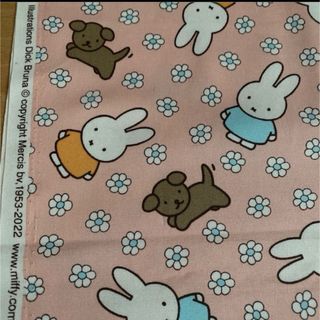 ★◉オックス生地　1m×巾50cm ミッフィー　ピンク　花柄　miffy(その他)