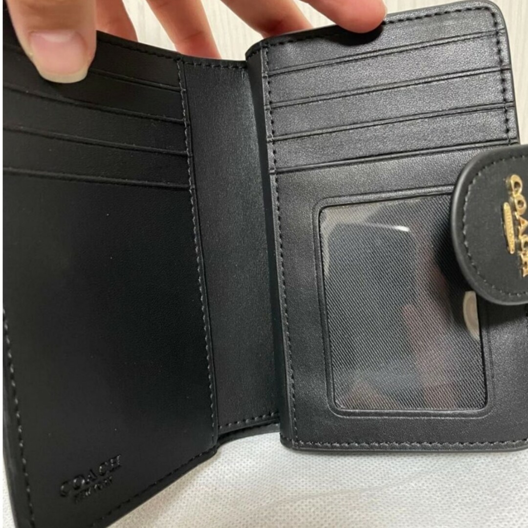 COACH(コーチ)の新品　COACH　二つ折り財布　小銭入れ有　シグネチャー　ベージュ レディースのファッション小物(財布)の商品写真