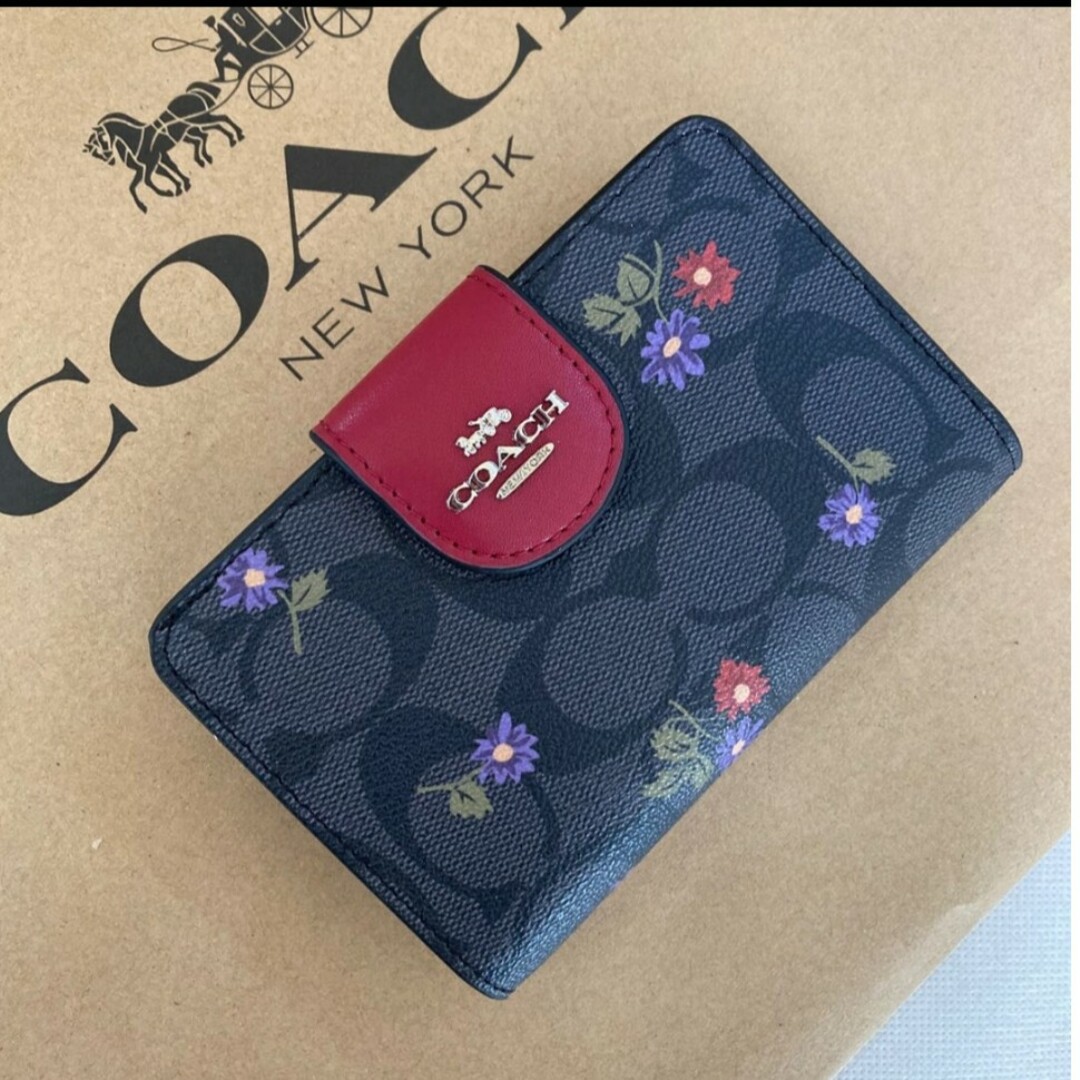 COACH(コーチ)の新品　COACH　二つ折り財布　小銭入れ有　シグネチャー　ブラック　花柄 レディースのファッション小物(財布)の商品写真