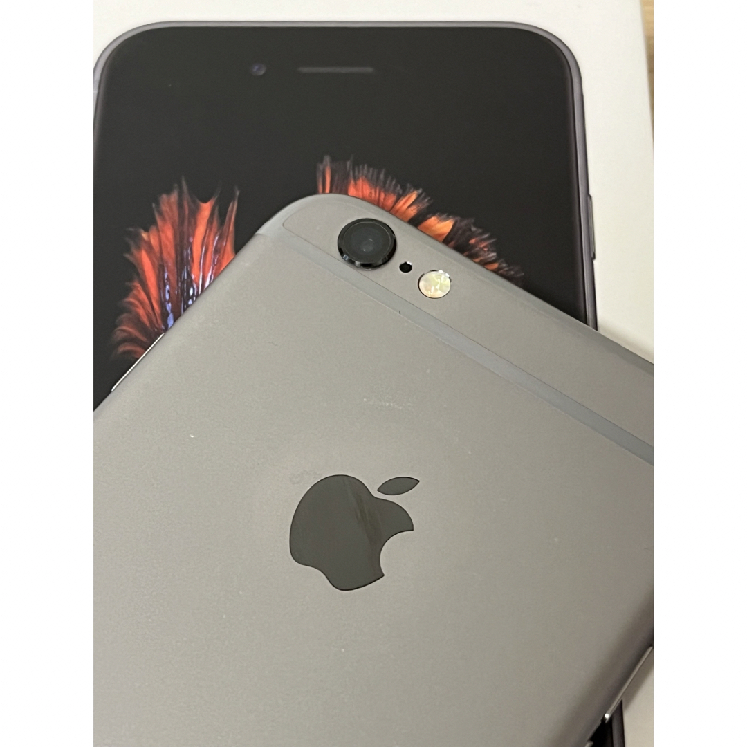 iPhone(アイフォーン)のIPhone6s 16GB 100% スペースグレイ 付属品すべて付き 丁寧取引 スマホ/家電/カメラのスマートフォン/携帯電話(スマートフォン本体)の商品写真