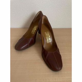 サルヴァトーレフェラガモ(Salvatore Ferragamo)のFerragamo フェラガモ パンプス 22.5cm シンプル (ハイヒール/パンプス)