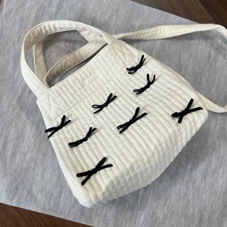 ジプソフィラ(GYPSOPHILA)のジプソフィア gypsohila リボンバッグ　town bag S ホワイト(トートバッグ)