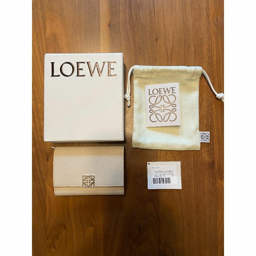 LOEWE(ロエベ)のLOEWE　アナグラム バーティカル ウォレット スモール（ペブルグレインカーフ レディースのファッション小物(財布)の商品写真