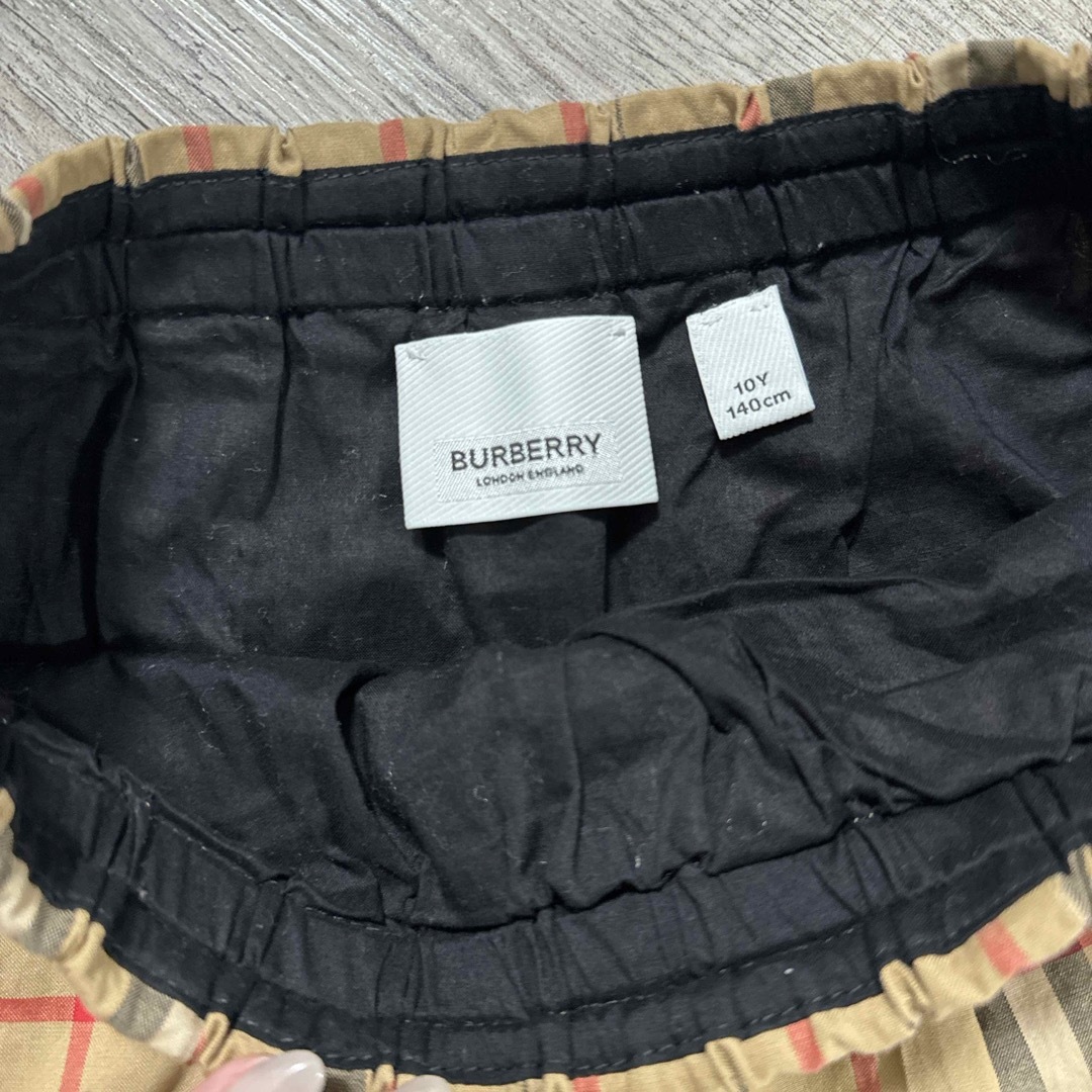 BURBERRY(バーバリー)のBurberry スカート　10Y 140 キッズ/ベビー/マタニティのキッズ服女の子用(90cm~)(スカート)の商品写真