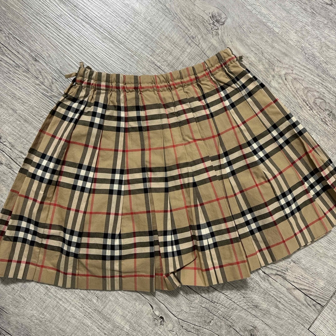 BURBERRY(バーバリー)のBurberry スカート　10Y 140 キッズ/ベビー/マタニティのキッズ服女の子用(90cm~)(スカート)の商品写真