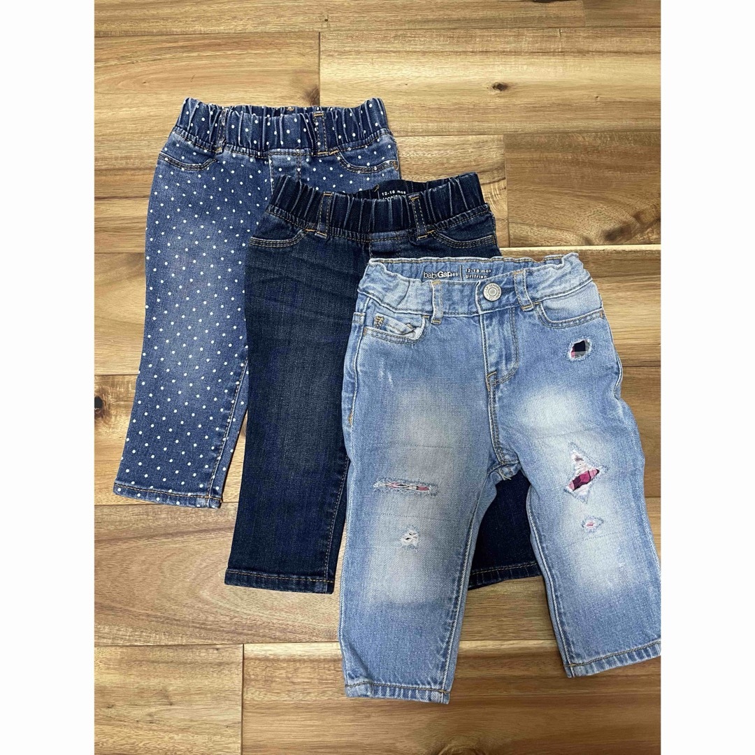 babyGAP(ベビーギャップ)のジーパン　12-18m gap ３本セット キッズ/ベビー/マタニティのベビー服(~85cm)(パンツ)の商品写真