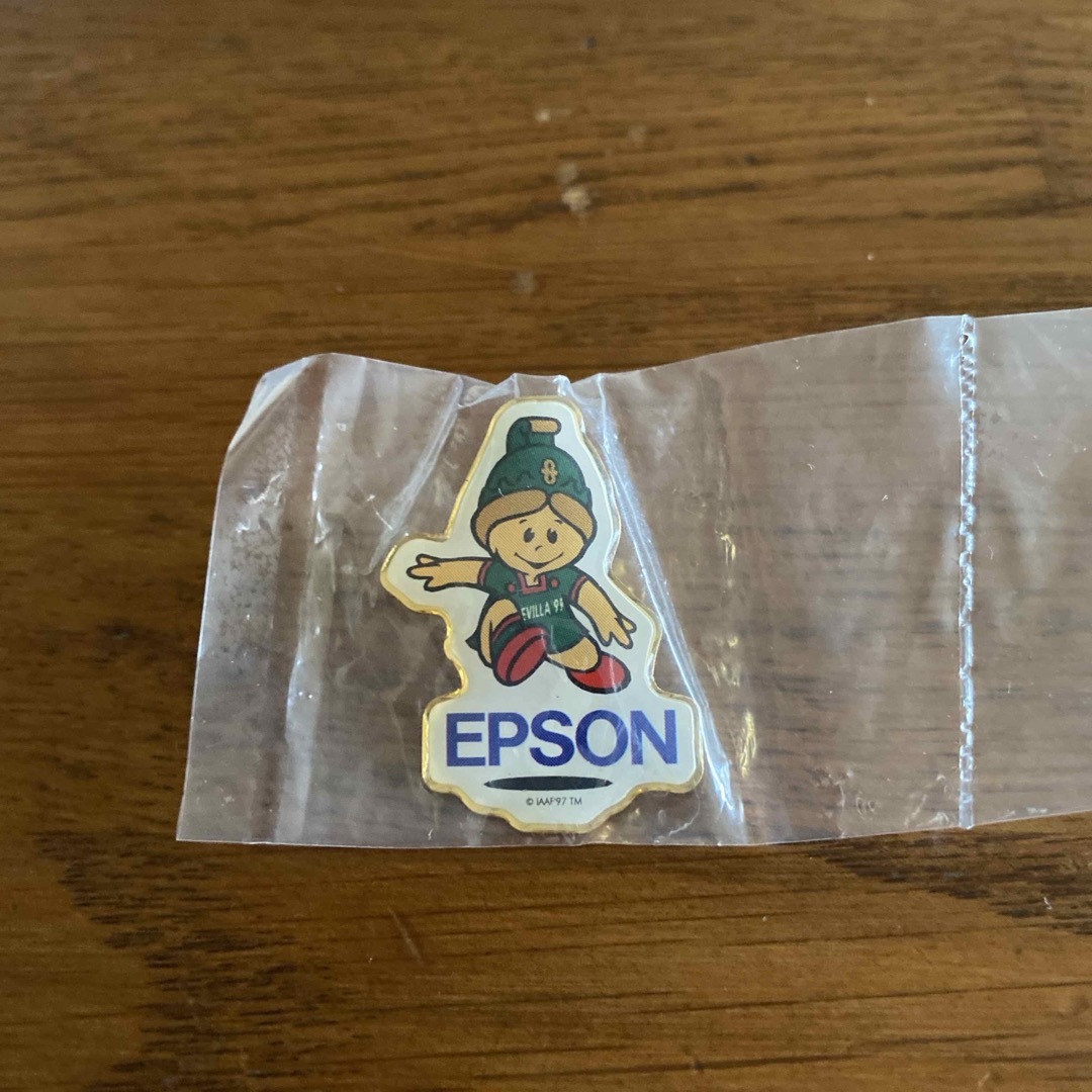 EPSON(エプソン)の1999セビリア世界陸上エプソンピンバッジ２個セット（未開封） エンタメ/ホビーのコレクション(ノベルティグッズ)の商品写真