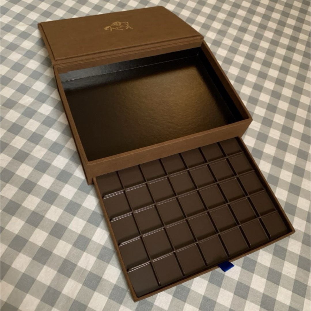 GODIVA(ゴディバ)のGODIVAチョコレート空箱 ジュエリーボックス アクセサリー コスメ 小物入れ インテリア/住まい/日用品のインテリア小物(小物入れ)の商品写真