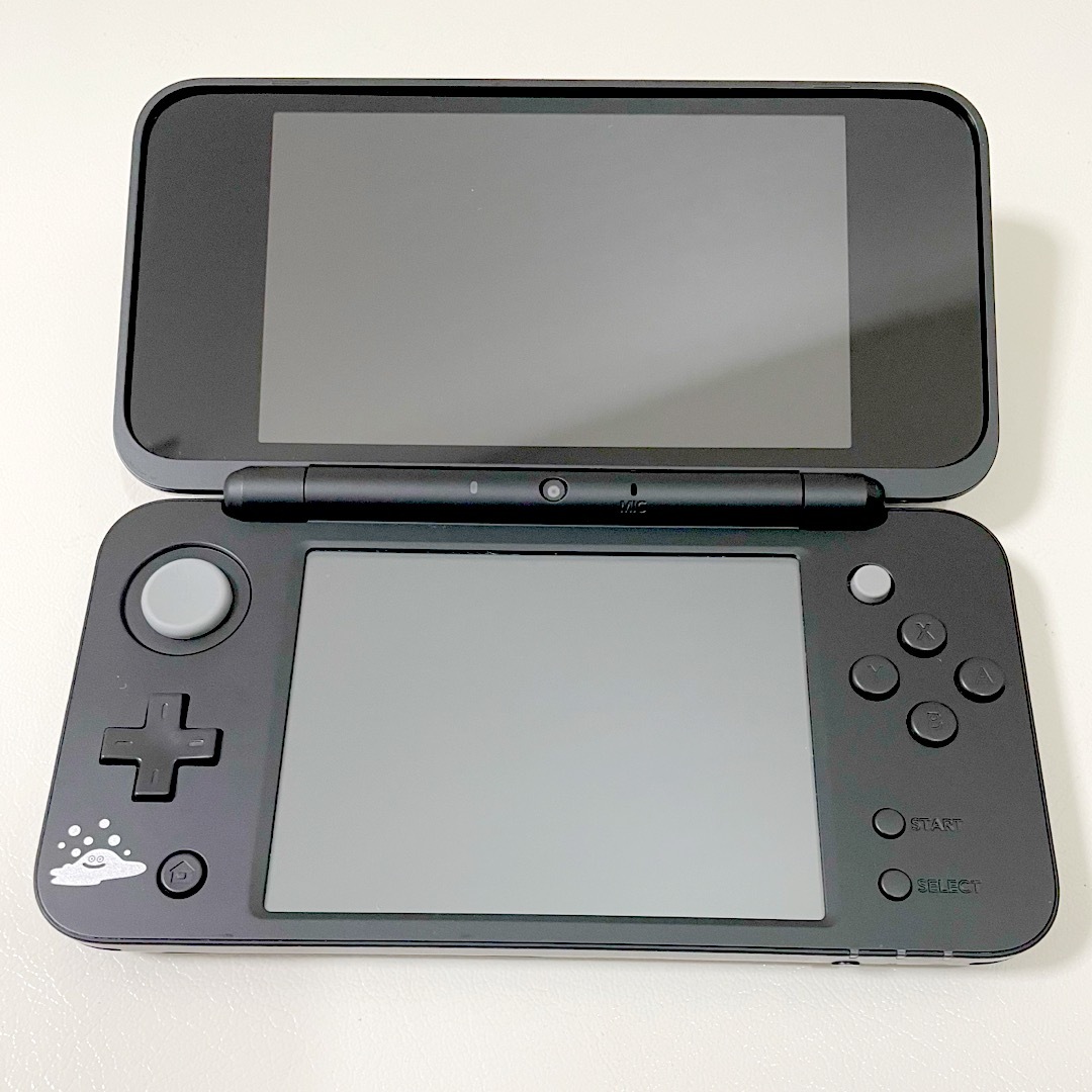 ニンテンドー2DS(ニンテンドー2DS)のNewニンテンドー2DS LL ドラゴンクエスト はぐれメタルエディション 本体 エンタメ/ホビーのゲームソフト/ゲーム機本体(携帯用ゲーム機本体)の商品写真