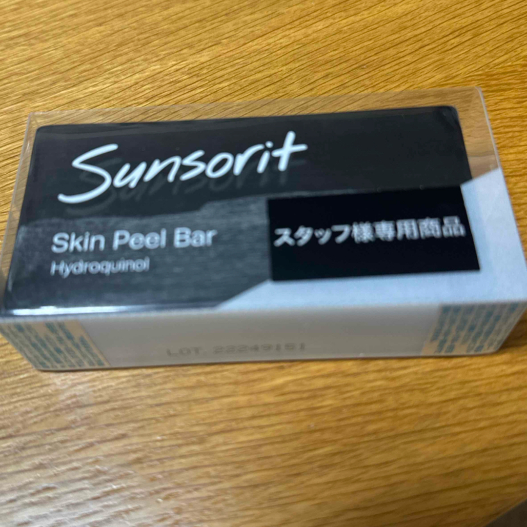 sunsorit(サンソリット)のサンソリットスキンピールバーハイドロキノール黒 コスメ/美容のボディケア(ボディソープ/石鹸)の商品写真