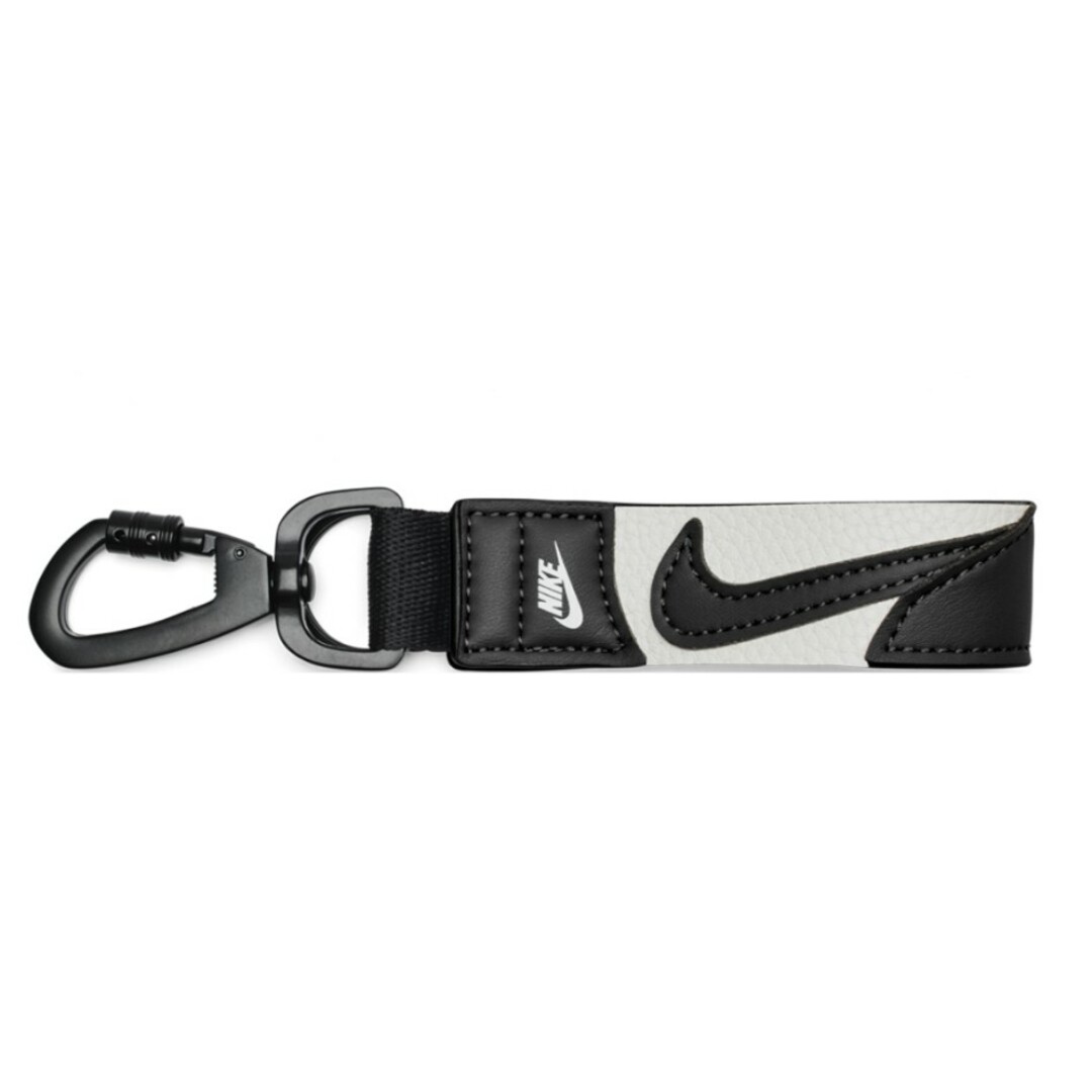 NIKE(ナイキ)のNIKE SWOOSH KEY HOLDER　ホワイト　ブラック　新品 メンズのファッション小物(キーホルダー)の商品写真