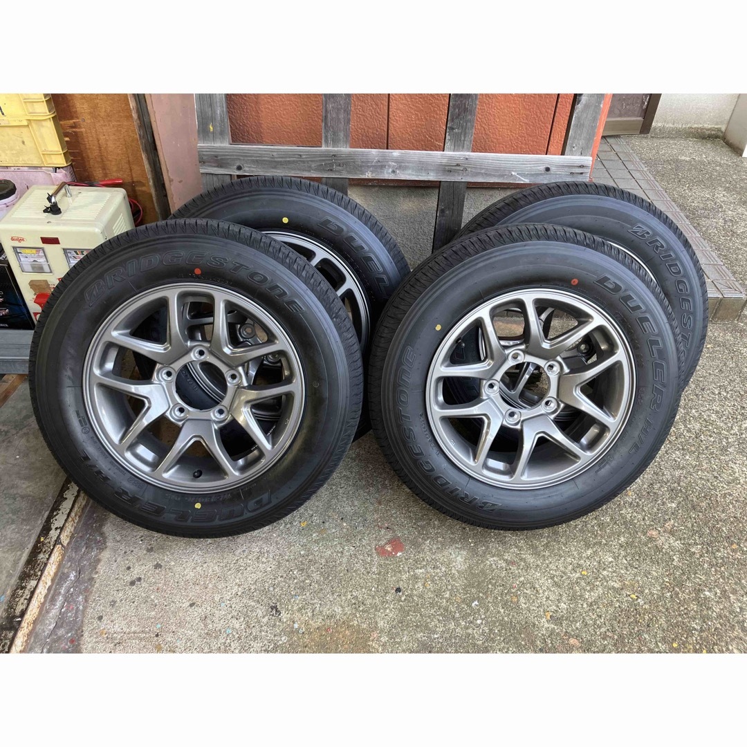 常滑市から新車外し!! ハイエース 200系 純正タイヤ ホイール 4本 常滑市から新車外し!! ハイエース 200系 純正タイヤ ホイール 4本
