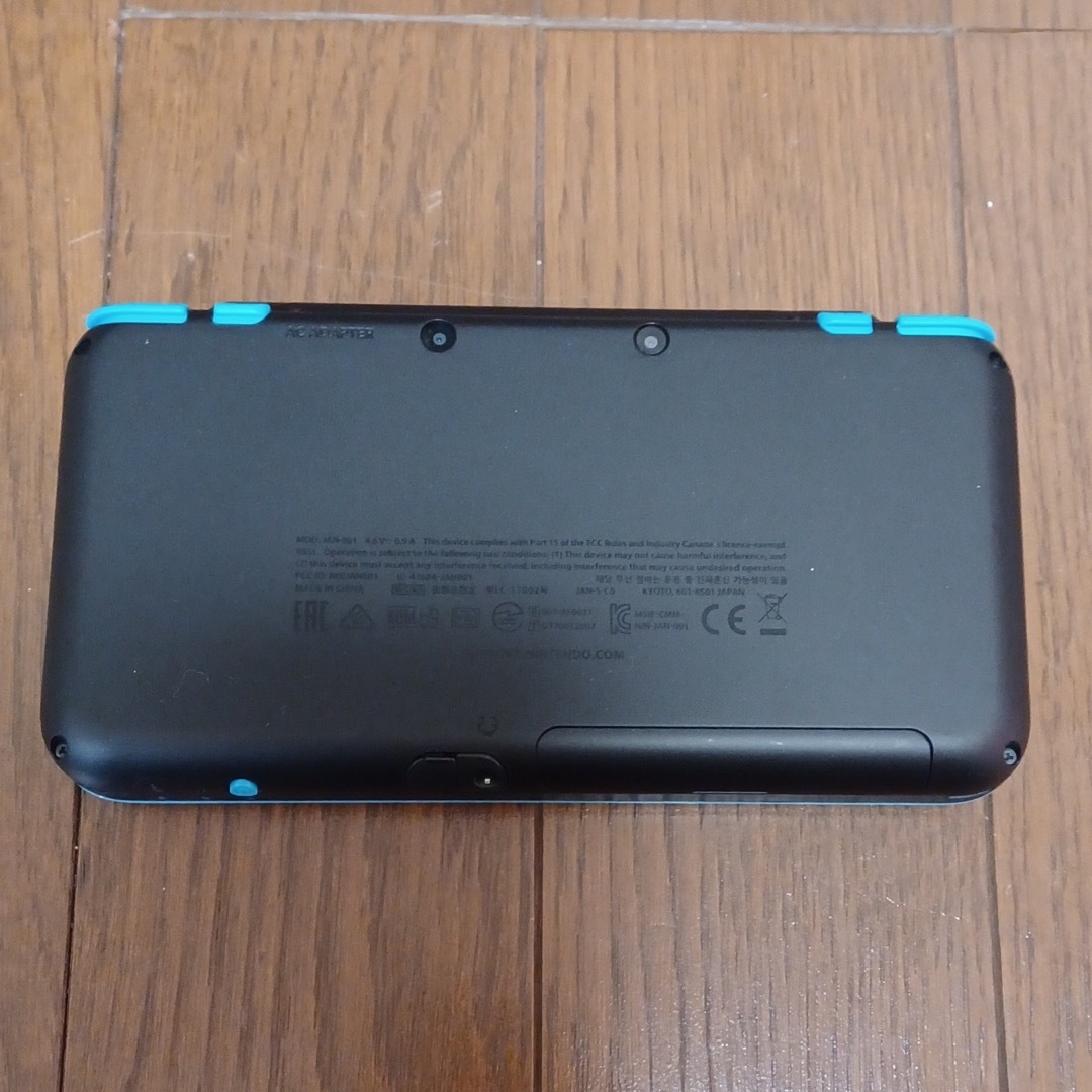 ニンテンドー2DS(ニンテンドー2DS)のnewニンテンドー2DS LL ブラック×ターコイズ 中古 エンタメ/ホビーのゲームソフト/ゲーム機本体(携帯用ゲーム機本体)の商品写真