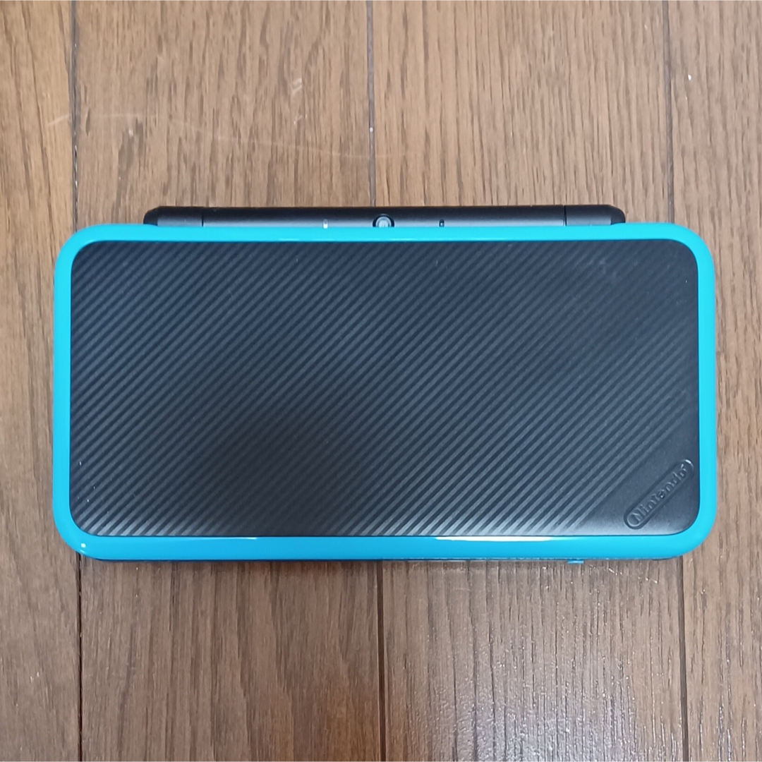 ニンテンドー2DS(ニンテンドー2DS)のnewニンテンドー2DS LL ブラック×ターコイズ 中古 エンタメ/ホビーのゲームソフト/ゲーム機本体(携帯用ゲーム機本体)の商品写真