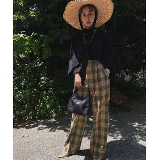 アメリヴィンテージ(Ameri VINTAGE)の＜Ameri  VINTAGE＞2TUCKS STRAIGHT PANTS(カジュアルパンツ)