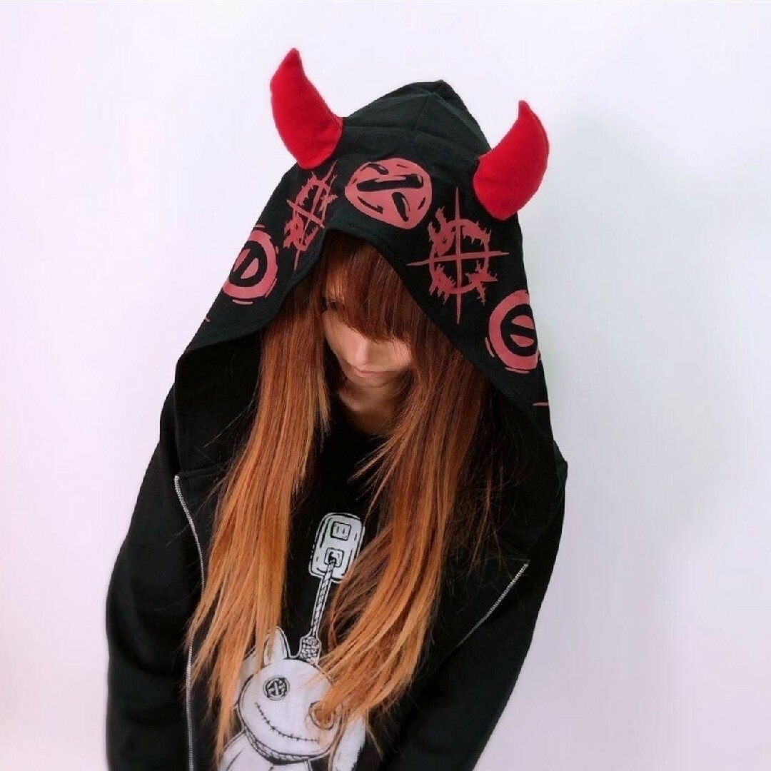 NieR Clothing - NieR 【完売品】 ユニセックス RED DEVILS ZIP HOODIE NieR Clothing - NieR 【完売品】 ユニセックス RED DEVILS ZIP HOODIE