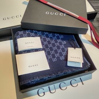 グッチ(Gucci)の❤美品箱付き❤GUCCI マフラー ストール  スカーフ❤ネイビー❤(マフラー)