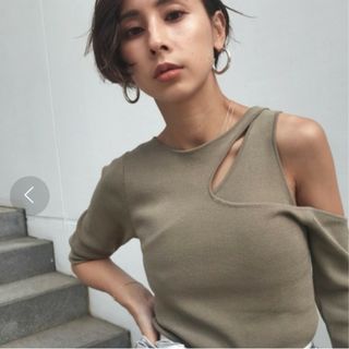 予算が足りなかったのでPINCH SLEEVE KNIT TOP カーキ