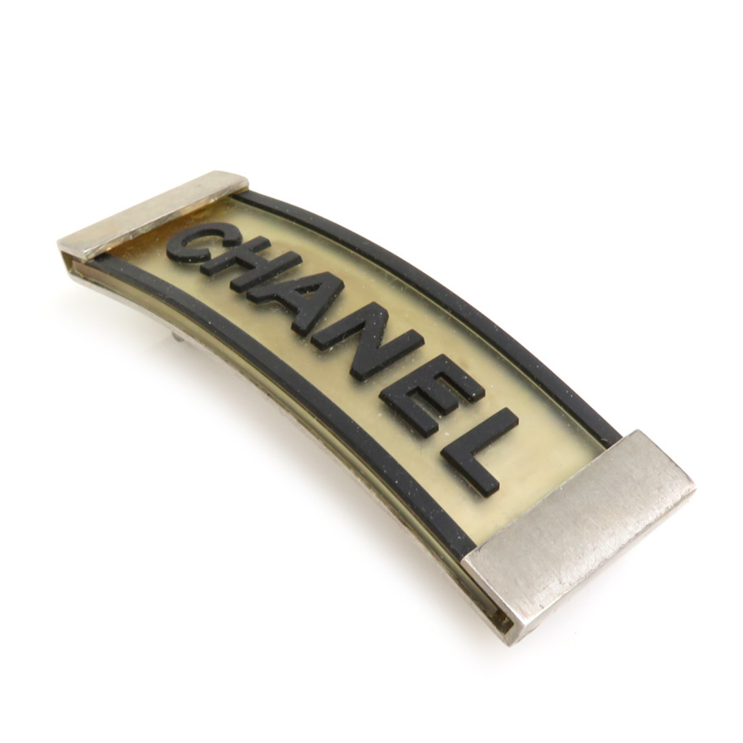 CHANEL(シャネル)のシャネル CHANEL バレッタ ロゴ メタル/ラバー シルバー/ブラック レディース 送料無料【中古】 e58057i レディースのヘアアクセサリー(バレッタ/ヘアクリップ)の商品写真