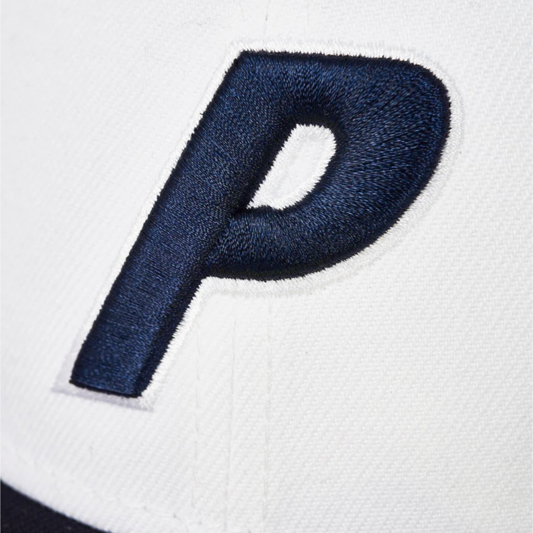 PALACE(パレス)のP NEW ERA LP 59FIFTY WHITE  NAVY 7 1/4 メンズの帽子(キャップ)の商品写真