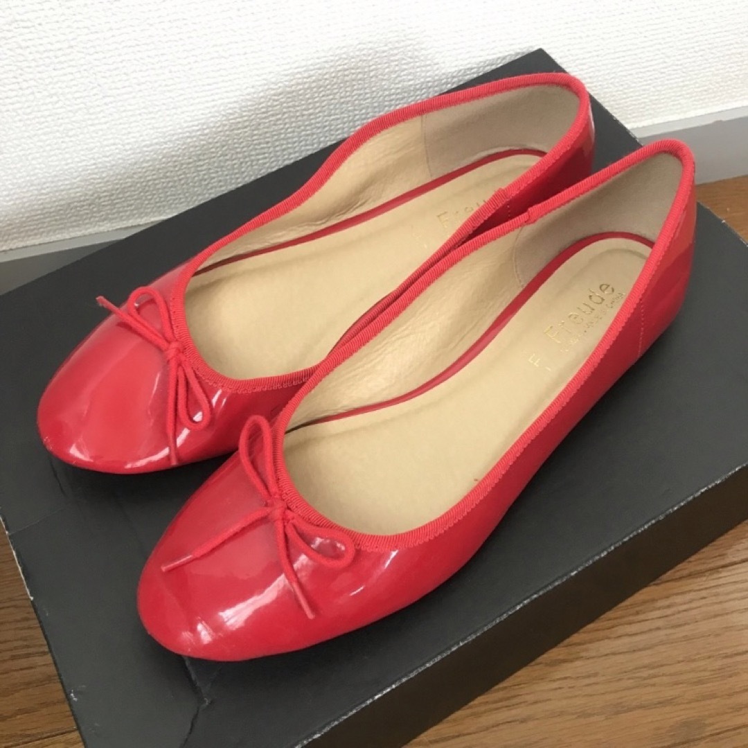 しまむら(シマムラ)のしまむら　赤　エナメルリボンパンプス　バレエシューズ　フラットシューズ レディースの靴/シューズ(ハイヒール/パンプス)の商品写真