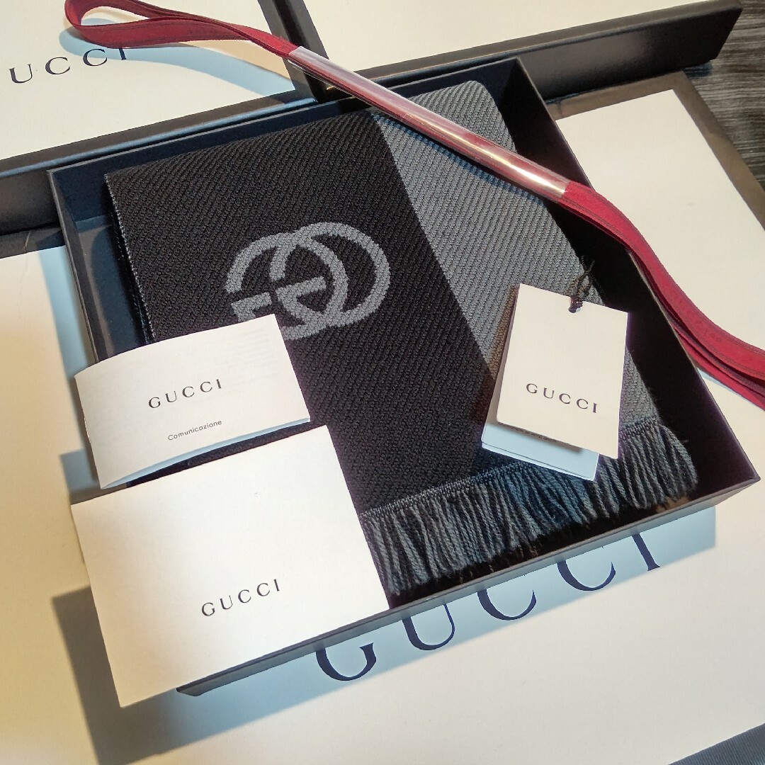 Gucci(グッチ)の❤美品箱付き❤GUCCI マフラー ストール ショール スカーフ❤ブラック❤ メンズのファッション小物(マフラー)の商品写真
