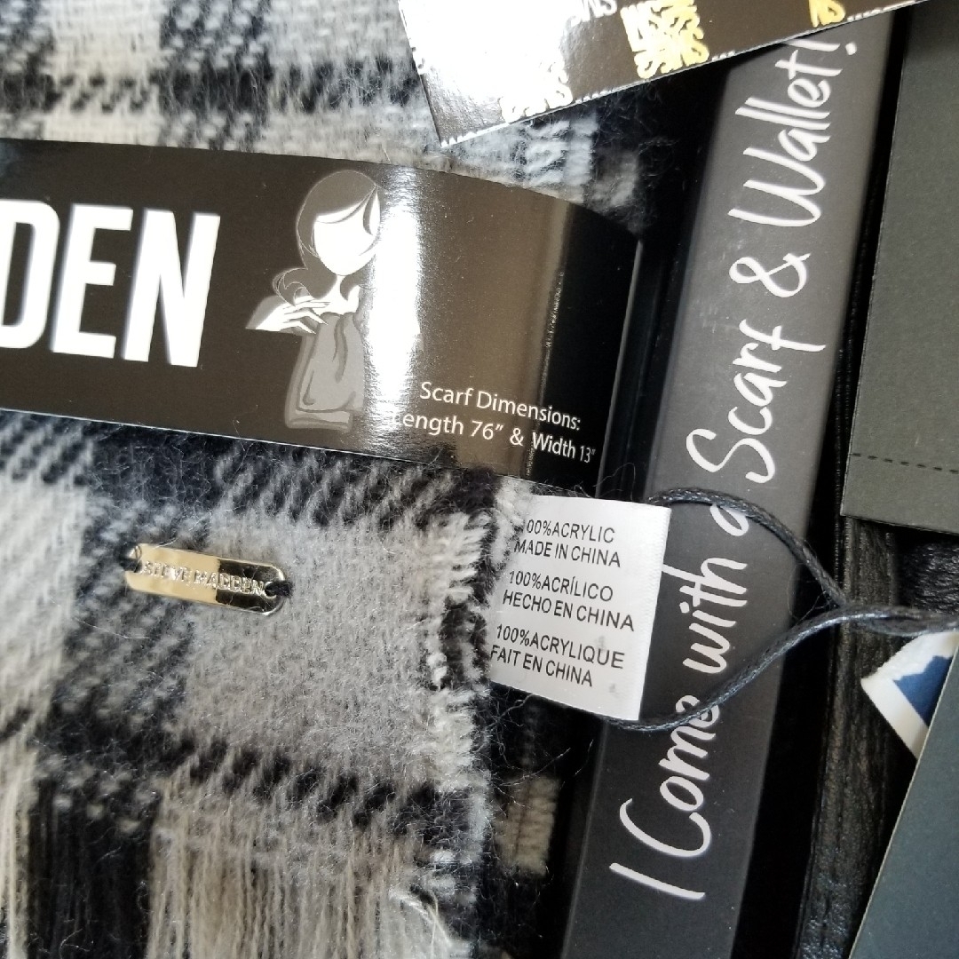 Steve Madden(スティーブマデン)の【新品タグつき】STEVE MADDEN 財布&マフラー セット レディースのファッション小物(財布)の商品写真