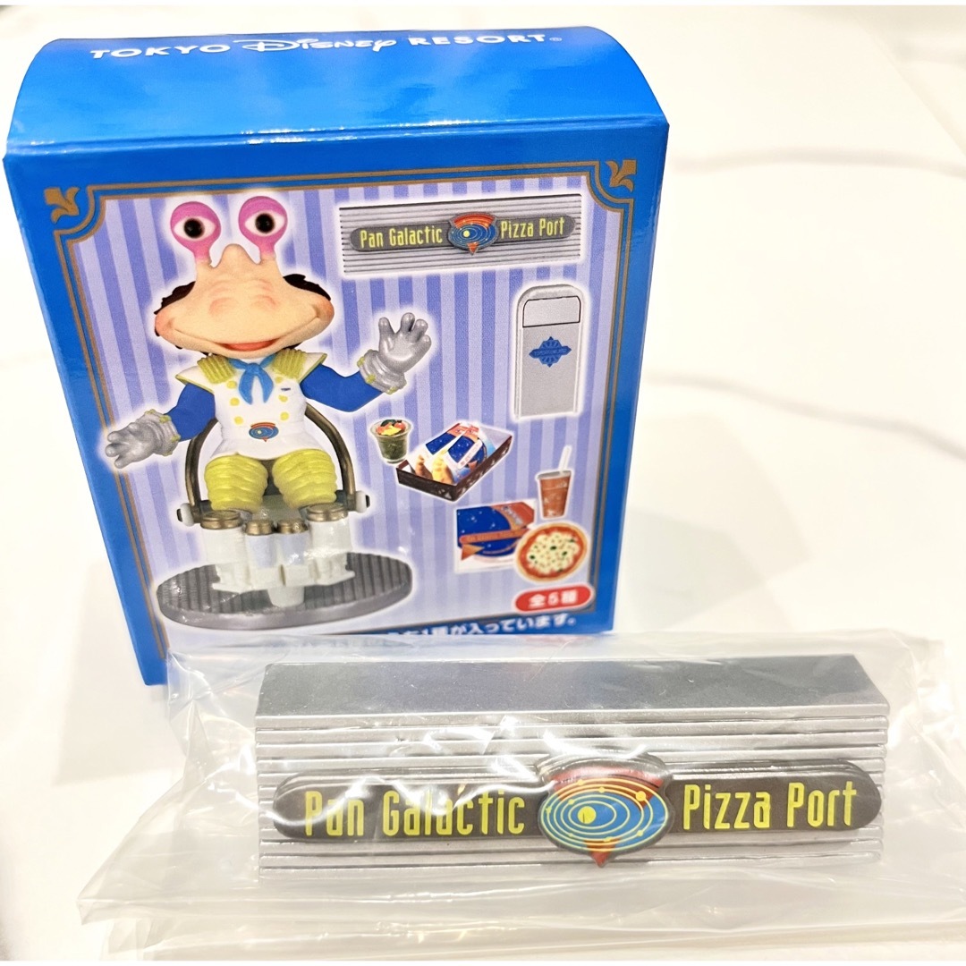 Disney(ディズニー)のミニチュアフィギュアコレクション パン・ギャラクティック・ピザ・ポート ロゴ エンタメ/ホビーのおもちゃ/ぬいぐるみ(キャラクターグッズ)の商品写真