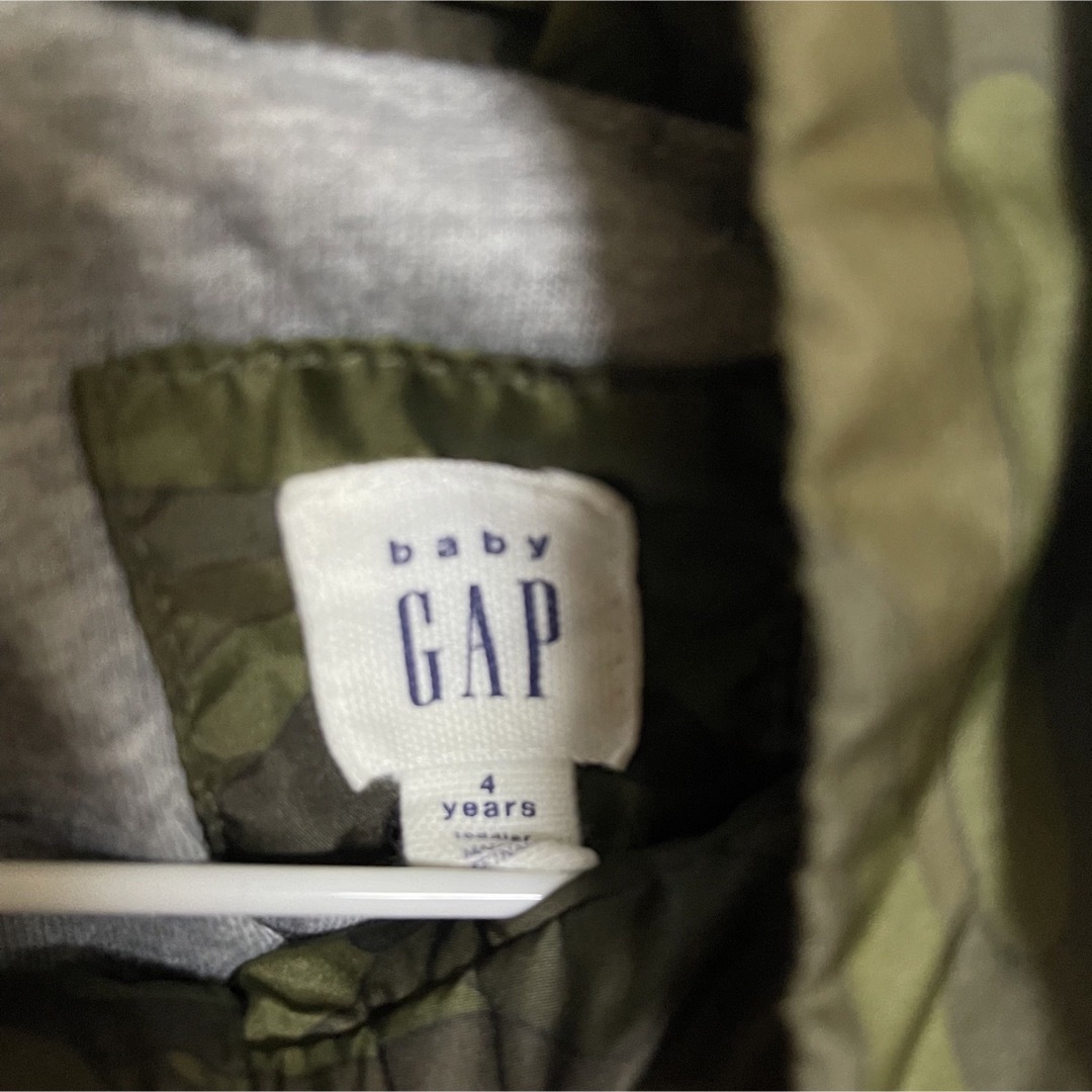 babyGAP(ベビーギャップ)のBaby  GAP アウター　上着　カモフラ　100 4歳　フード取り外し可能 キッズ/ベビー/マタニティのキッズ服男の子用(90cm~)(ジャケット/上着)の商品写真