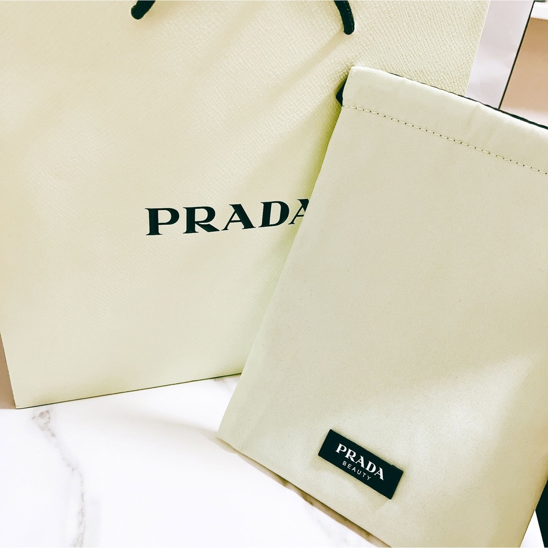 PRADA(プラダ)のPRADA♡最新限定ノベルティポーチ レディースのファッション小物(ポーチ)の商品写真