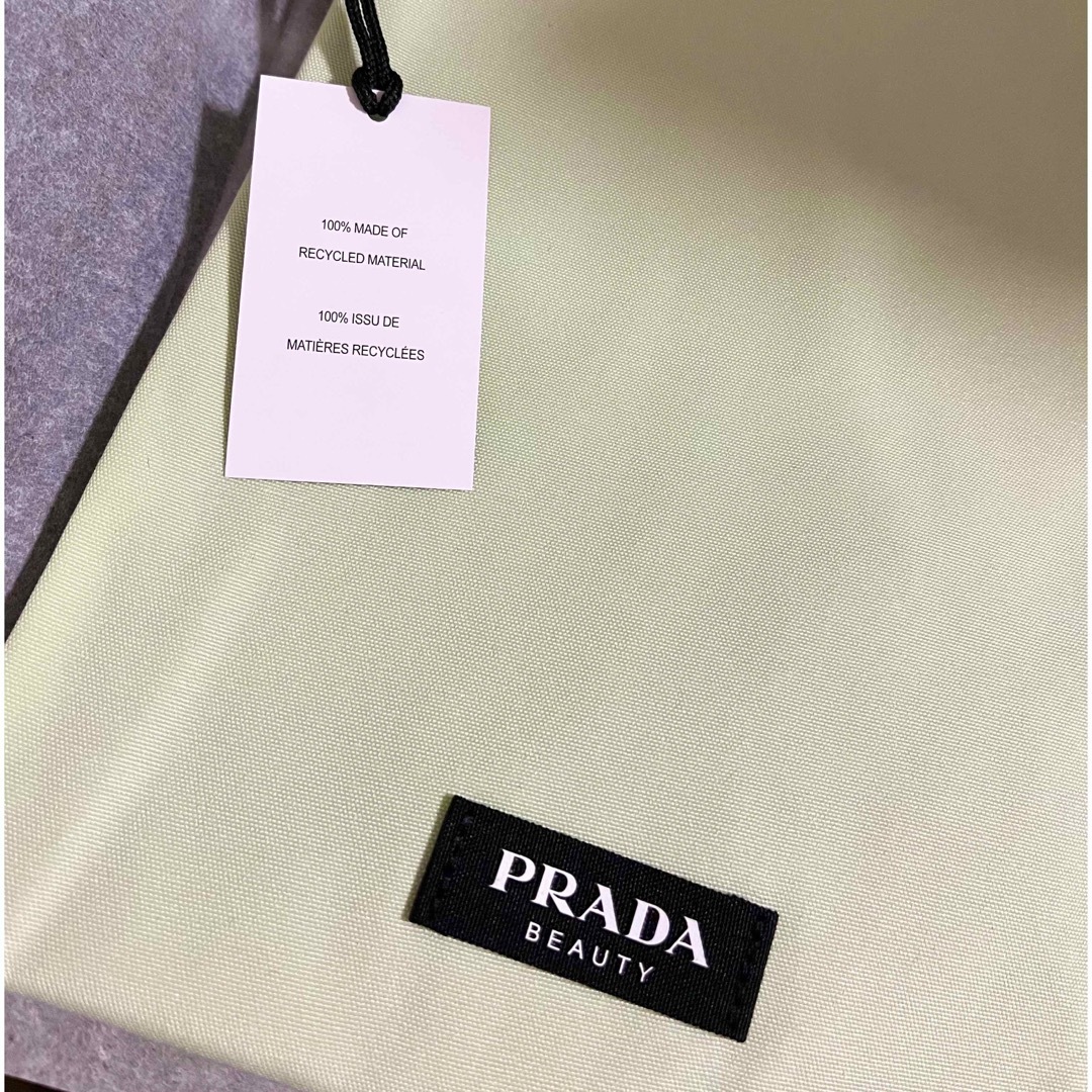 PRADA(プラダ)のPRADA♡最新限定ノベルティポーチ レディースのファッション小物(ポーチ)の商品写真