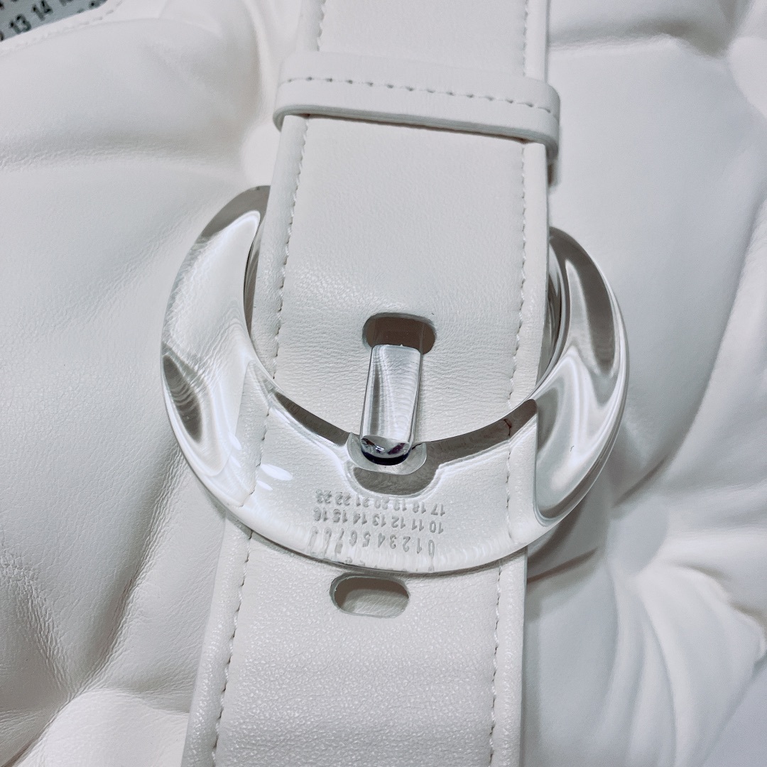 Maison Martin Margiela(マルタンマルジェラ)の【美品】メゾンマルジェラ　グラムスラム　ラージ 　ホワイト　GLAM SLAM レディースのバッグ(ショルダーバッグ)の商品写真