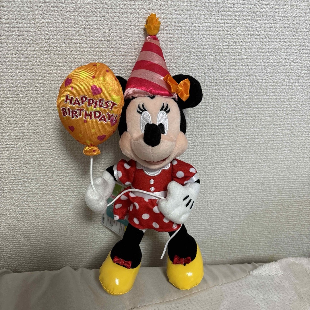 Disney(ディズニー)のタグ付き新品　ディズニー　ミニー　水玉　バースデー　ぬいぐるみバッジ エンタメ/ホビーのおもちゃ/ぬいぐるみ(キャラクターグッズ)の商品写真