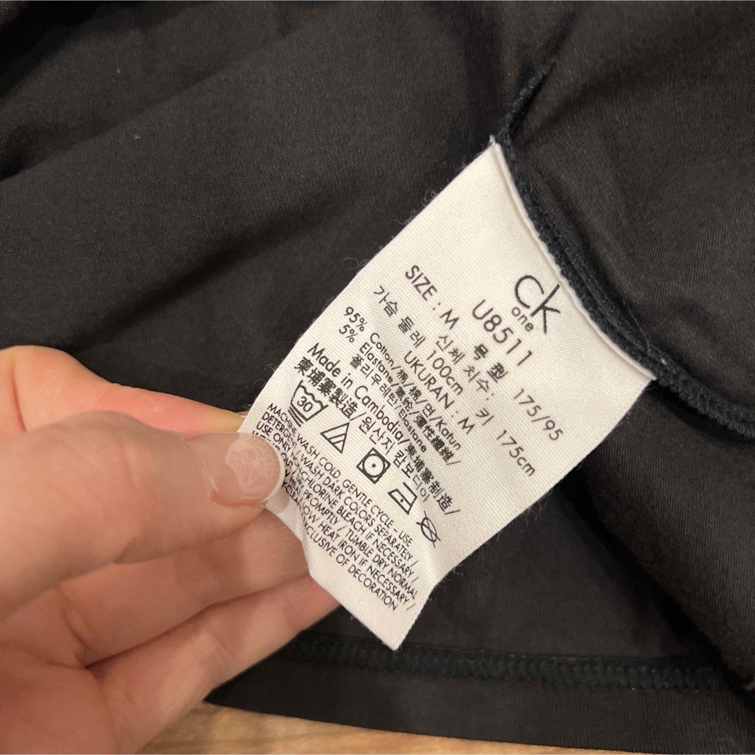 Calvin Klein(カルバンクライン)のCalvin Klein カルバンクライン 黒 Ｖネック 半袖Tシャツ メンズのトップス(Tシャツ/カットソー(半袖/袖なし))の商品写真