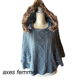 アクシーズファム(axes femme)のアクシーズファム ニット ポンチョ  ケープ パール  ファー付きMサイズ(ポンチョ)