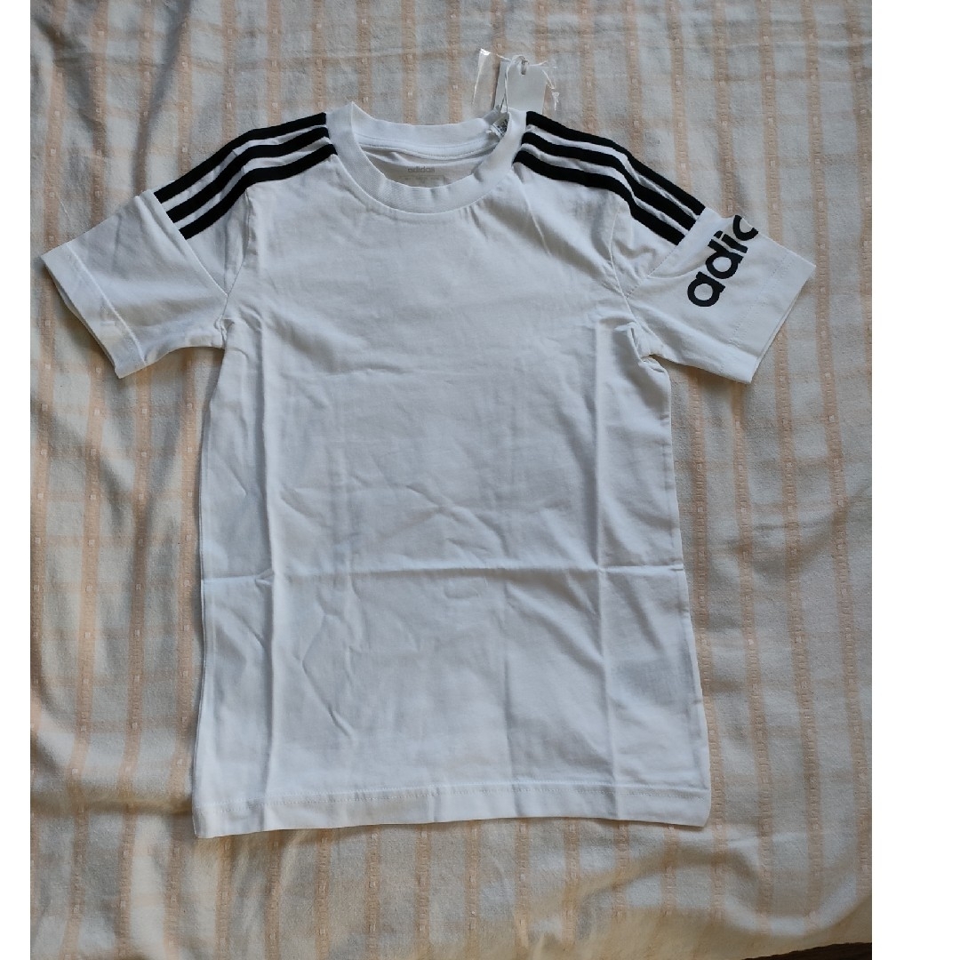 adidas(アディダス)のＴシャツ半袖 キッズ/ベビー/マタニティのキッズ服男の子用(90cm~)(Tシャツ/カットソー)の商品写真