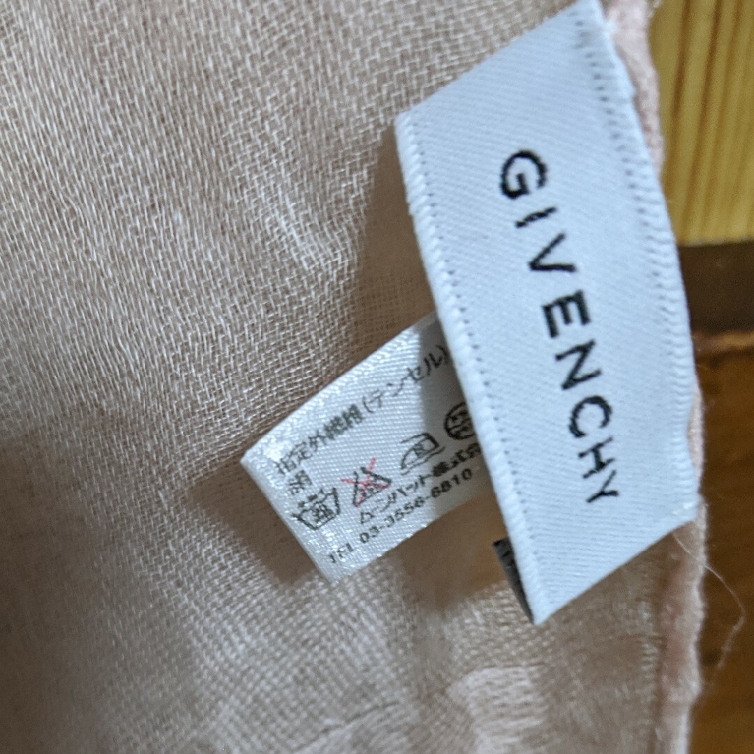 GIVENCHY(ジバンシィ)の💮薄いピンクのシルク入り大判ショール レディースのファッション小物(ストール/パシュミナ)の商品写真