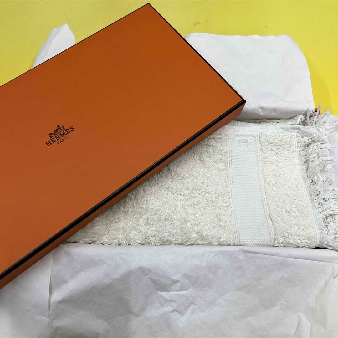 Hermes(エルメス)のエルメス　ハンドタオル　箱入り レディースのファッション小物(ハンカチ)の商品写真