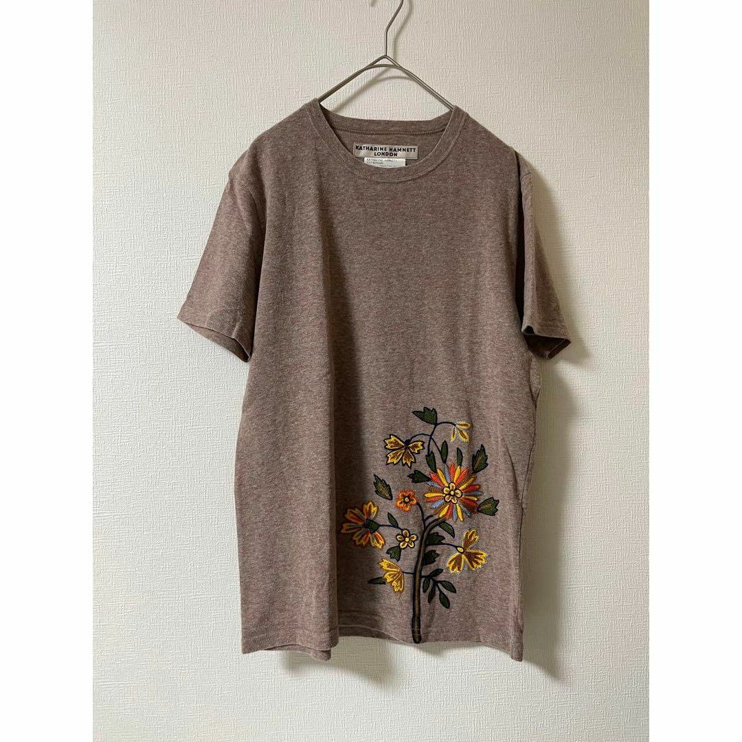 KATHARINE HAMNETT(キャサリンハムネット)のキャサリンハムネットロンドン　花柄刺繍　Tシャツ　M メンズのトップス(Tシャツ/カットソー(半袖/袖なし))の商品写真