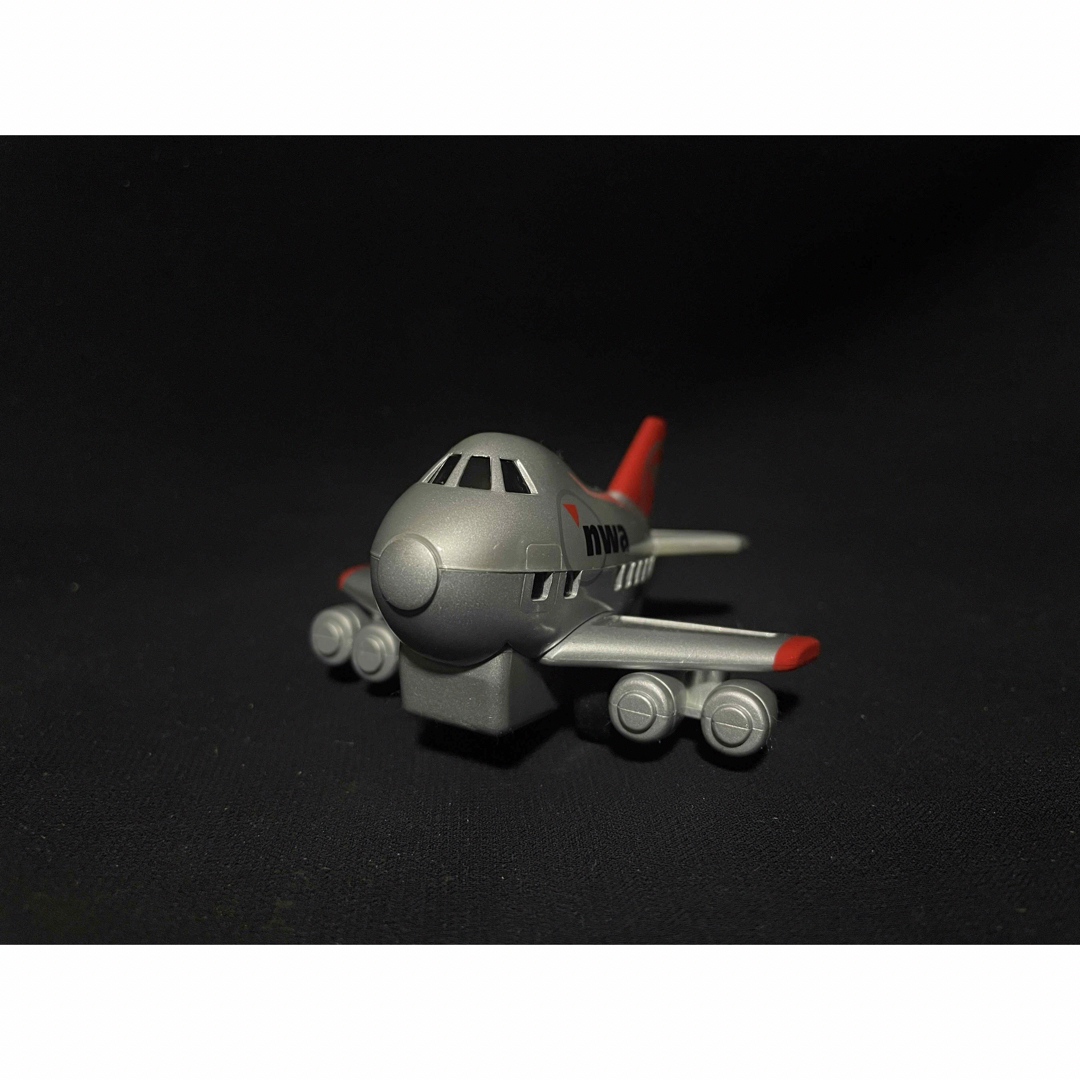 Takara Tomy(タカラトミー)のチョロQ 飛行機 ノースウエスト航空 ジャンボ naw エンタメ/ホビーのおもちゃ/ぬいぐるみ(ミニカー)の商品写真