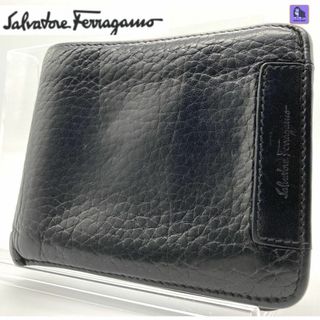 サルヴァトーレフェラガモ(Salvatore Ferragamo)のサルヴァトーレフェラガモ　２つ折り財布　ブラック　レザー　シンプル(折り財布)