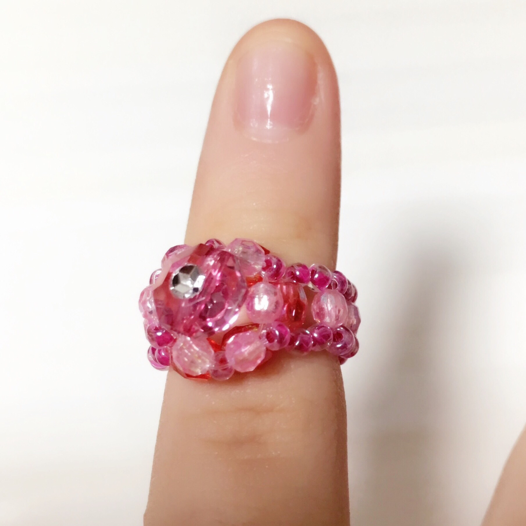ピンク ビーズ 指輪 レディースのアクセサリー(リング(指輪))の商品写真