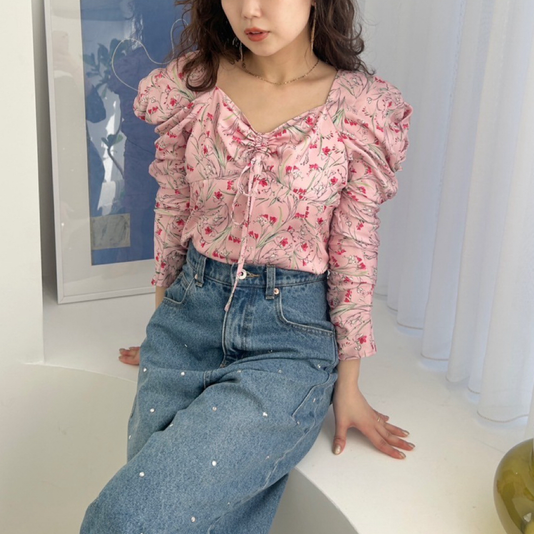 Lily Brown(リリーブラウン)のLILYBROWN リリーブラウン フラワープリントブラウス 24ss レディースのトップス(シャツ/ブラウス(長袖/七分))の商品写真