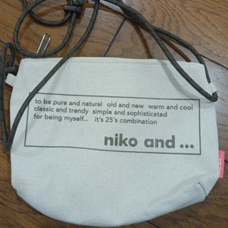 ニコアンド(niko and...)のniko and…　ニコアンド　サコッシュ　ショルダーバッグ(ショルダーバッグ)