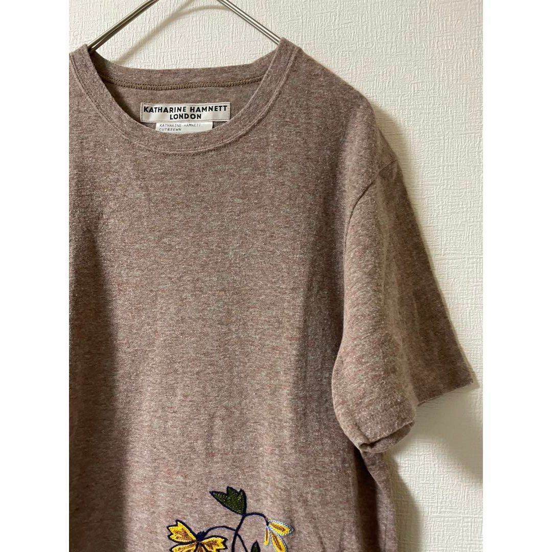 KATHARINE HAMNETT(キャサリンハムネット)のキャサリンハムネットロンドン　花柄刺繍　Tシャツ　M メンズのトップス(Tシャツ/カットソー(半袖/袖なし))の商品写真