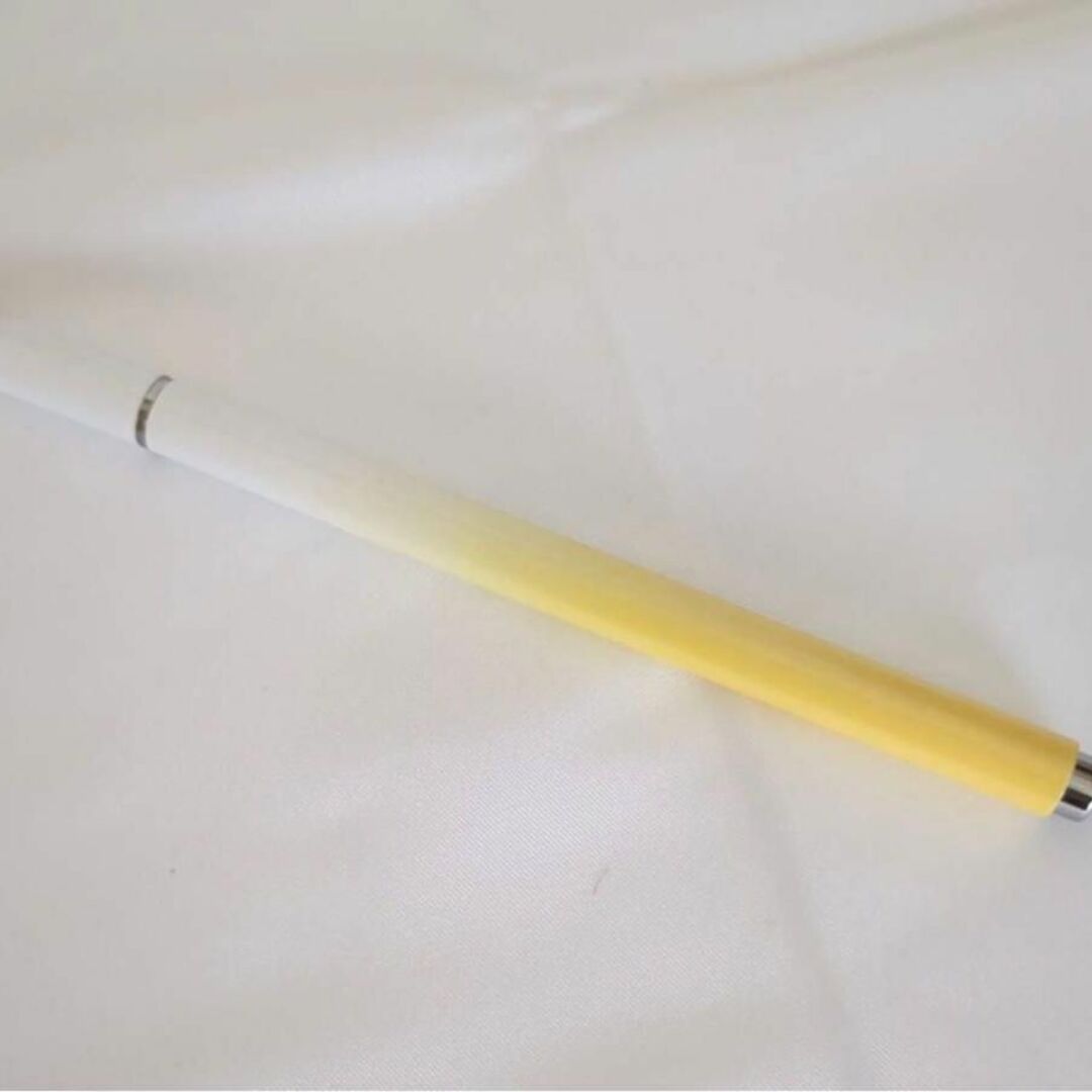 イエローホワイト　スタイラスペン タッチペン　iPhone iPad 充電不要 スマホ/家電/カメラのPC/タブレット(その他)の商品写真