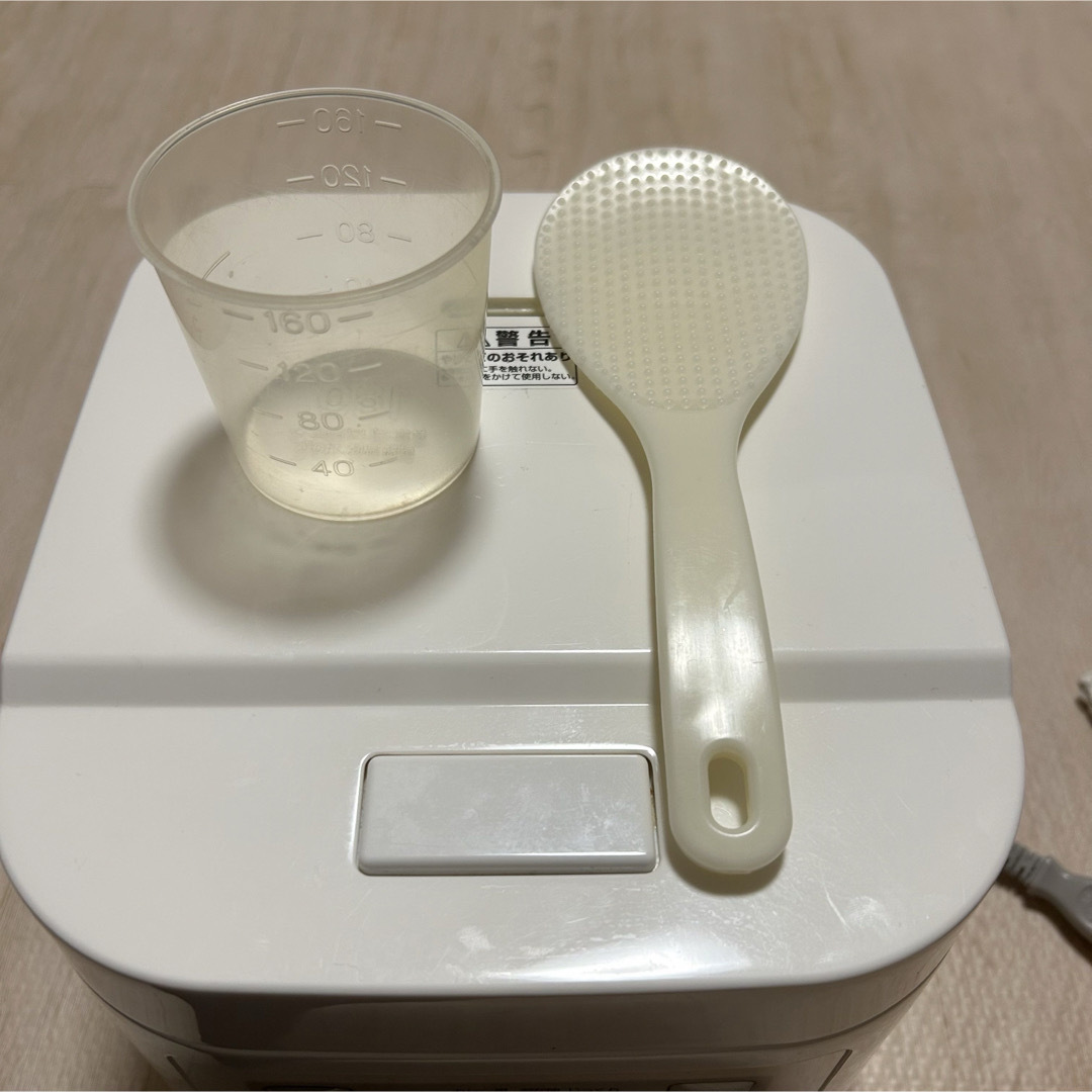 ニトリ(ニトリ)の【期間限定価格】炊飯器3合　計量カップ＋しゃもじ＋しゃもじ立て付 スマホ/家電/カメラの調理家電(炊飯器)の商品写真