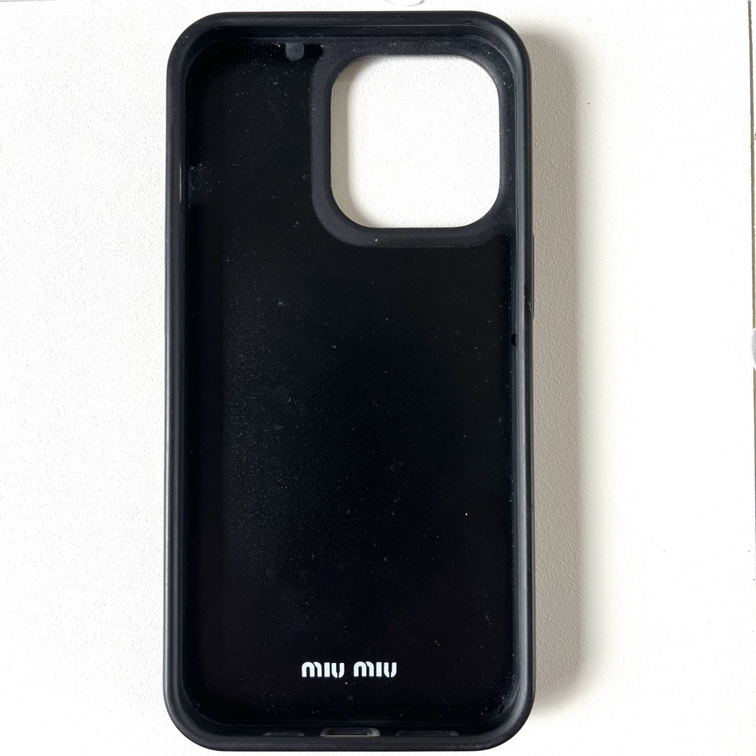 miumiu(ミュウミュウ)の良品✨miumiu   iPhone13 Pro レザー 型押し スマホケース スマホ/家電/カメラのスマホアクセサリー(iPhoneケース)の商品写真